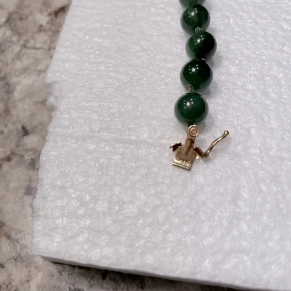 Jade Chocker Necklace With 14k Gold Clasp Lock - Picture 7 of 8